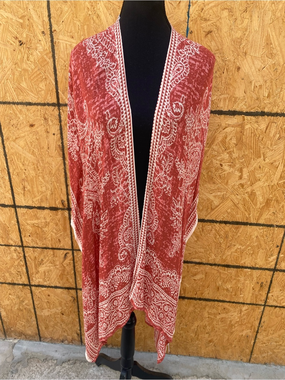 Melrose and Market Rust and Tan Paisley Kimono GUC OS